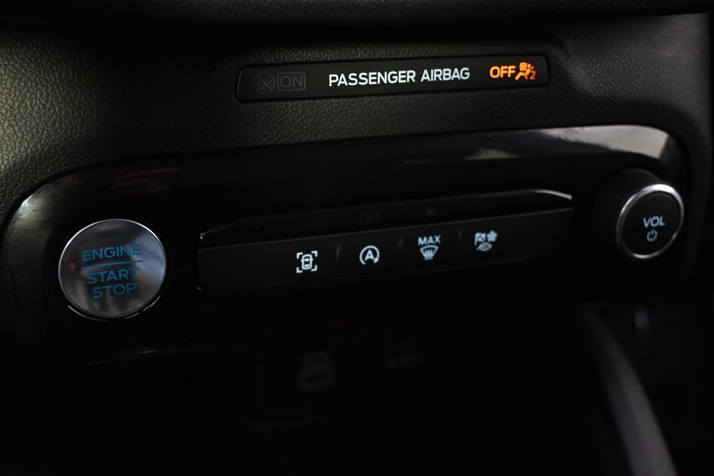 Used 2025  Ford Platinum image 32