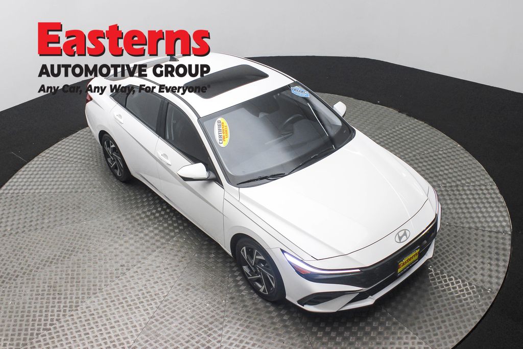 Used 2024 White Hyundai Limited image 3