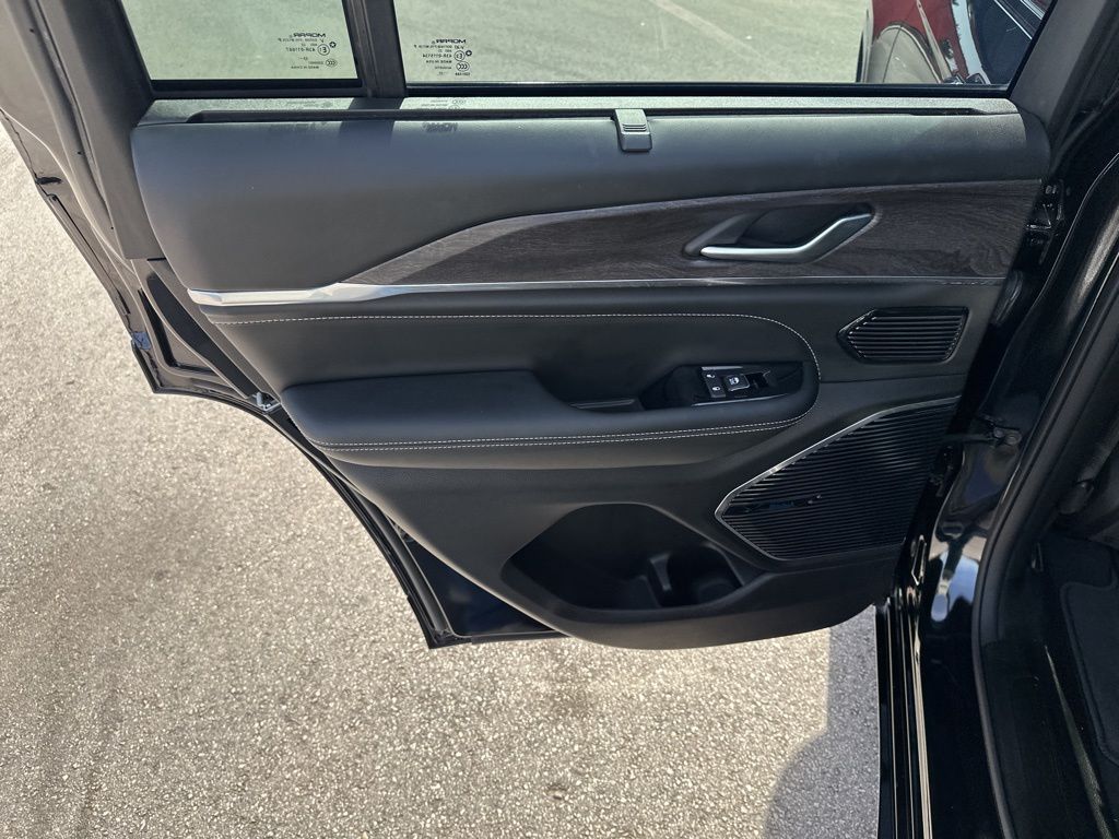 Used Car 2023 Jeep Grand Cherokee  Overland For Sale Under $40,000 In Austin, Texas