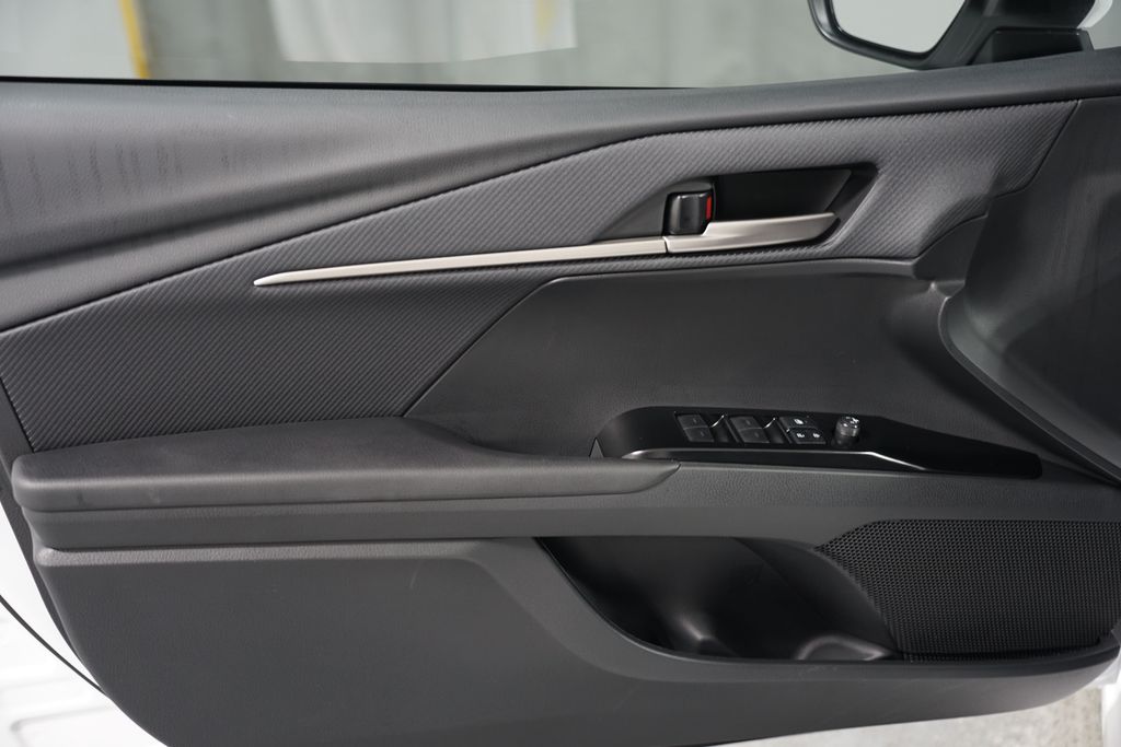 2025 Toyota Camry SE 31