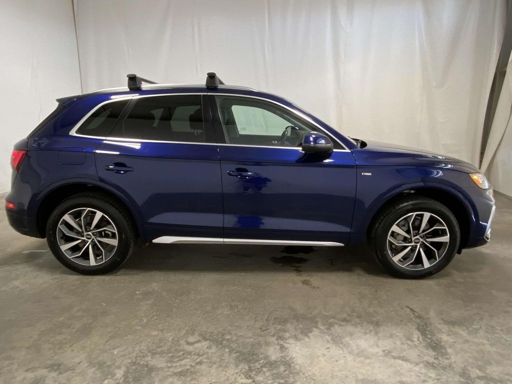 2023 Audi Q5 45 S line Premium photo 2
