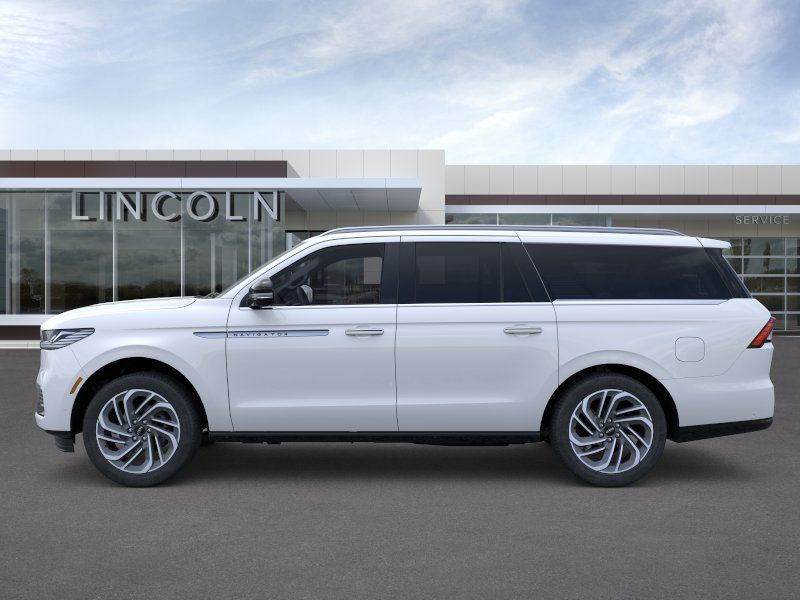 Thumbnail: 2025 Lincoln Navigator L - 3
