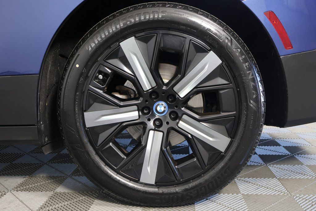 Thumbnail: 2023 BMW iX - 15
