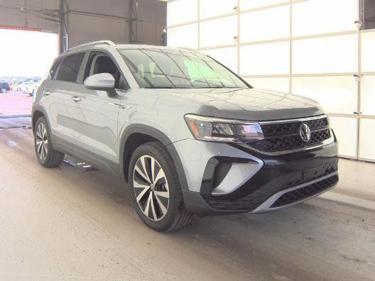 Silver Metallic 2023 Volkswagen Taos SE 4Motion SUV / Crossover All-Wheel Drive 7-Speed Dual Clutch