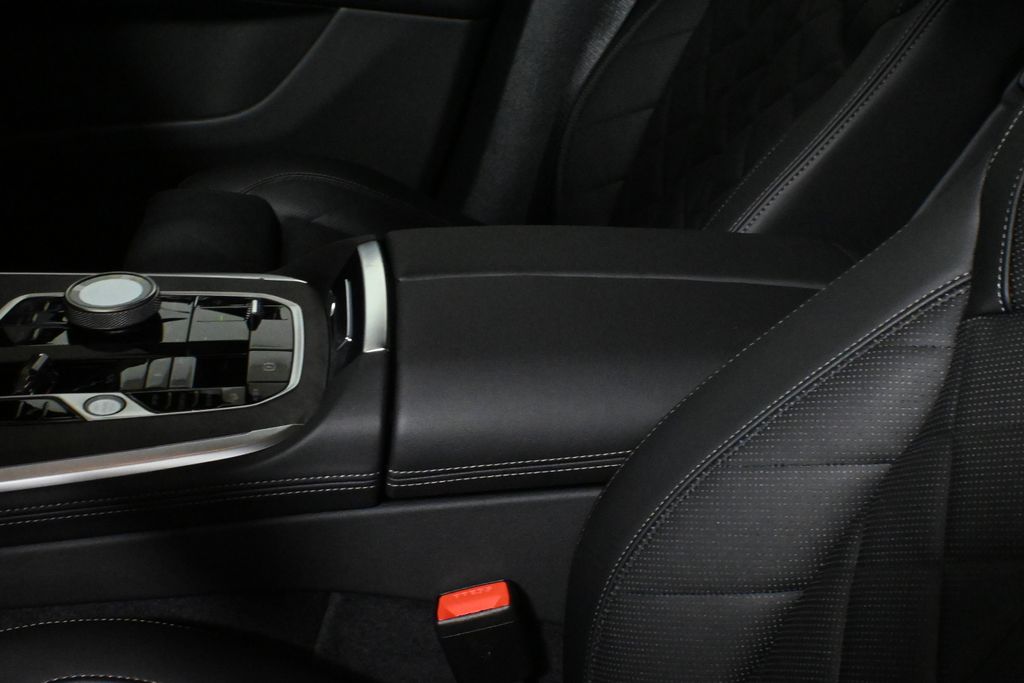 Thumbnail: 2026 BMW X7 - 26