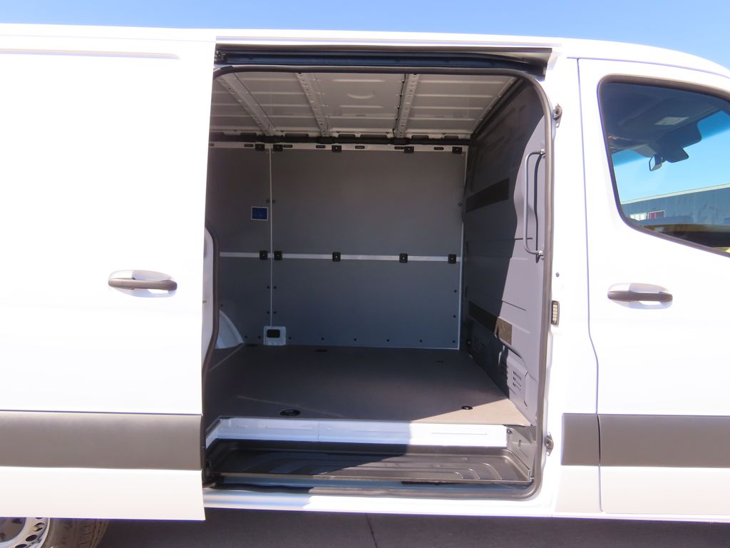 2025 Mercedes-Benz Sprinter 2500 23