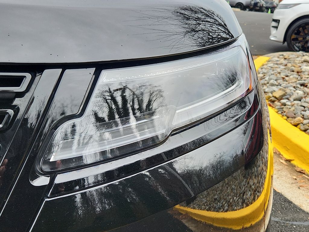 Thumbnail: 2025 Land Rover Range Rover Velar - 9