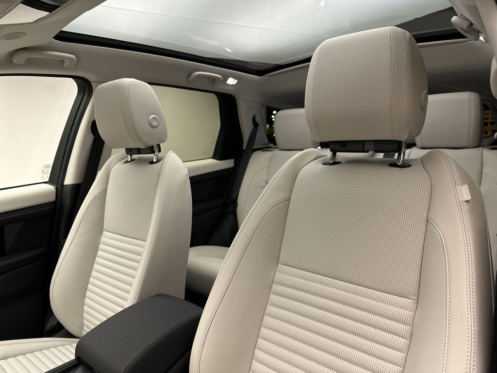 2024 Land Rover Discovery Sport S 13
