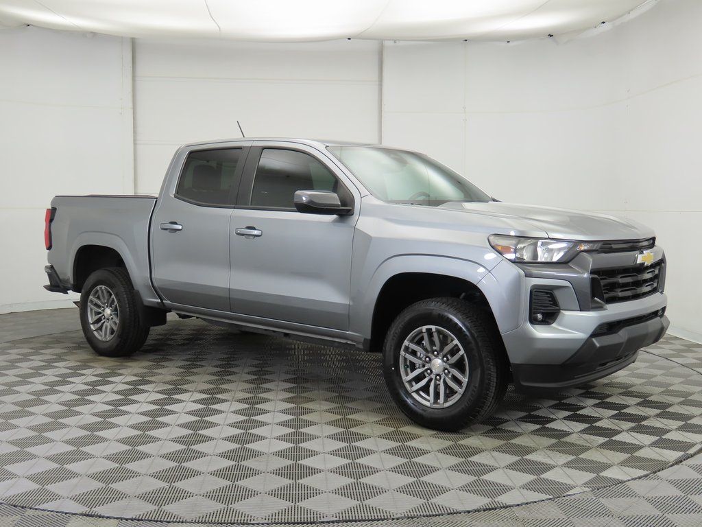 Thumbnail: 2023 Chevrolet Colorado - 3