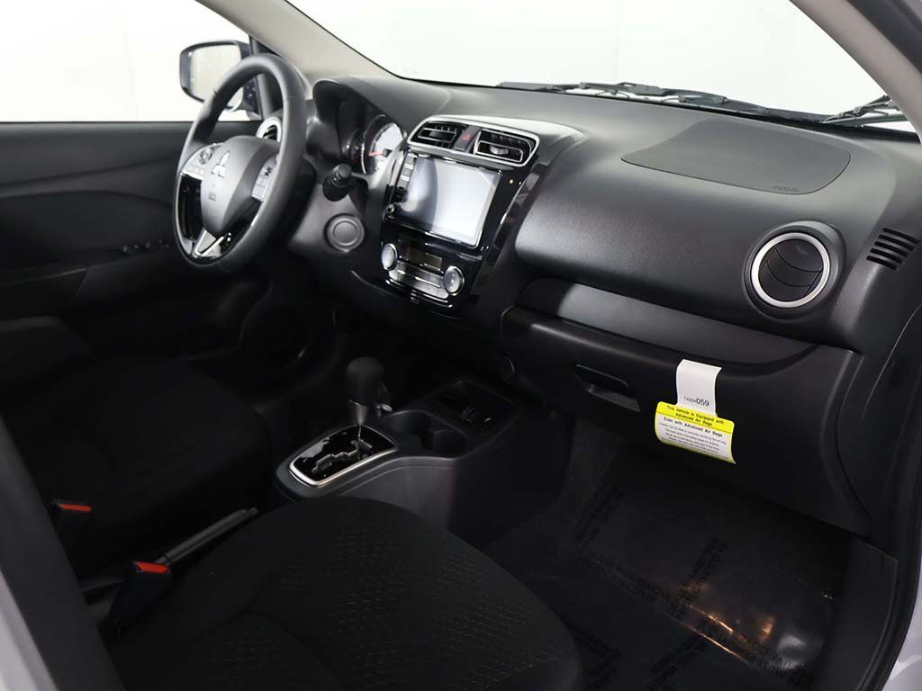 Used 2024 White Mitsubishi SE image 24