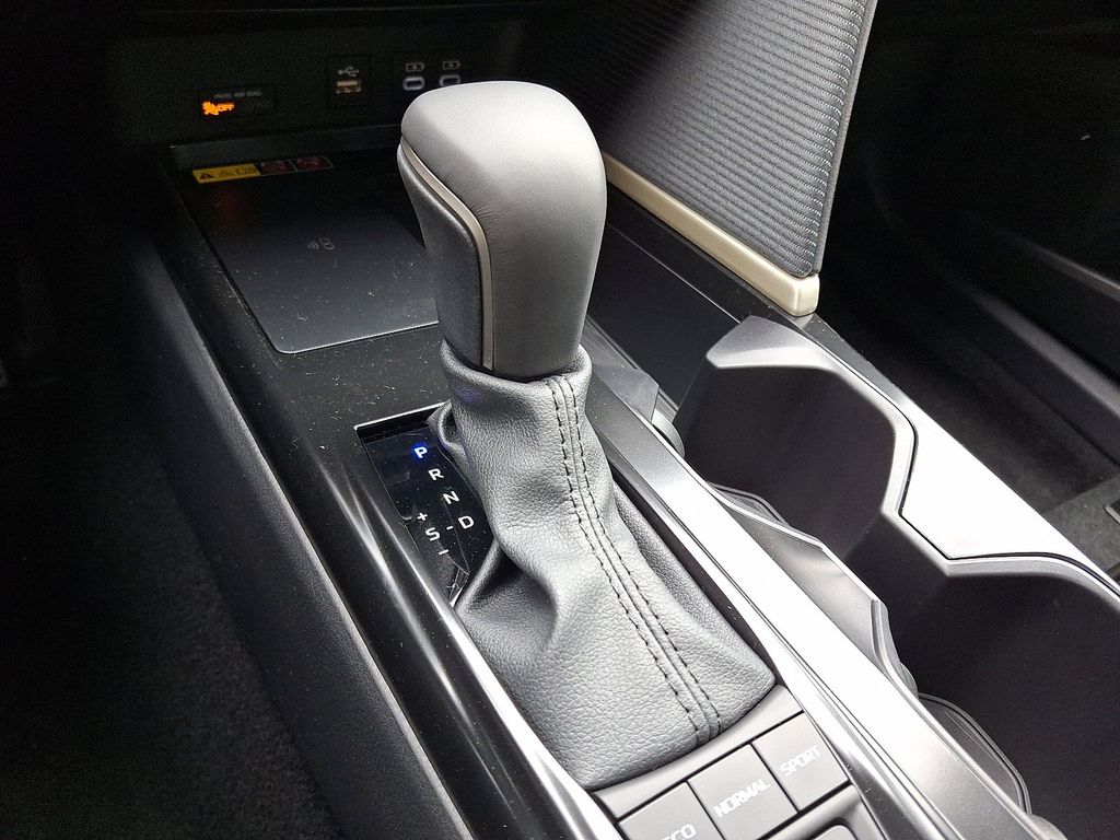 2025 Toyota Camry SE 10