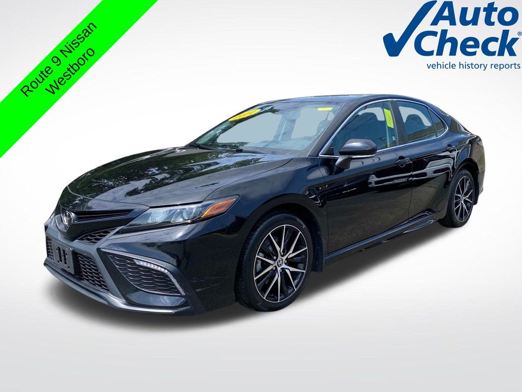 Midnight Black Metallic 2022 Toyota Camry Sedan Front-Wheel Drive 8-Speed Automatic