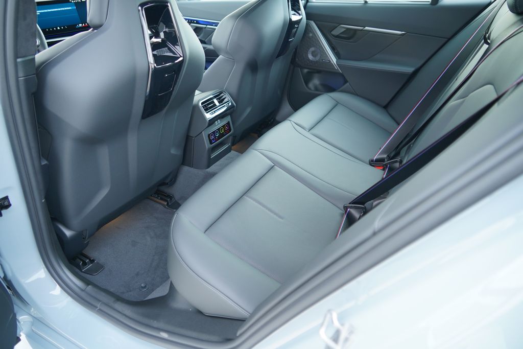 Thumbnail: 2026 BMW M5 - 21