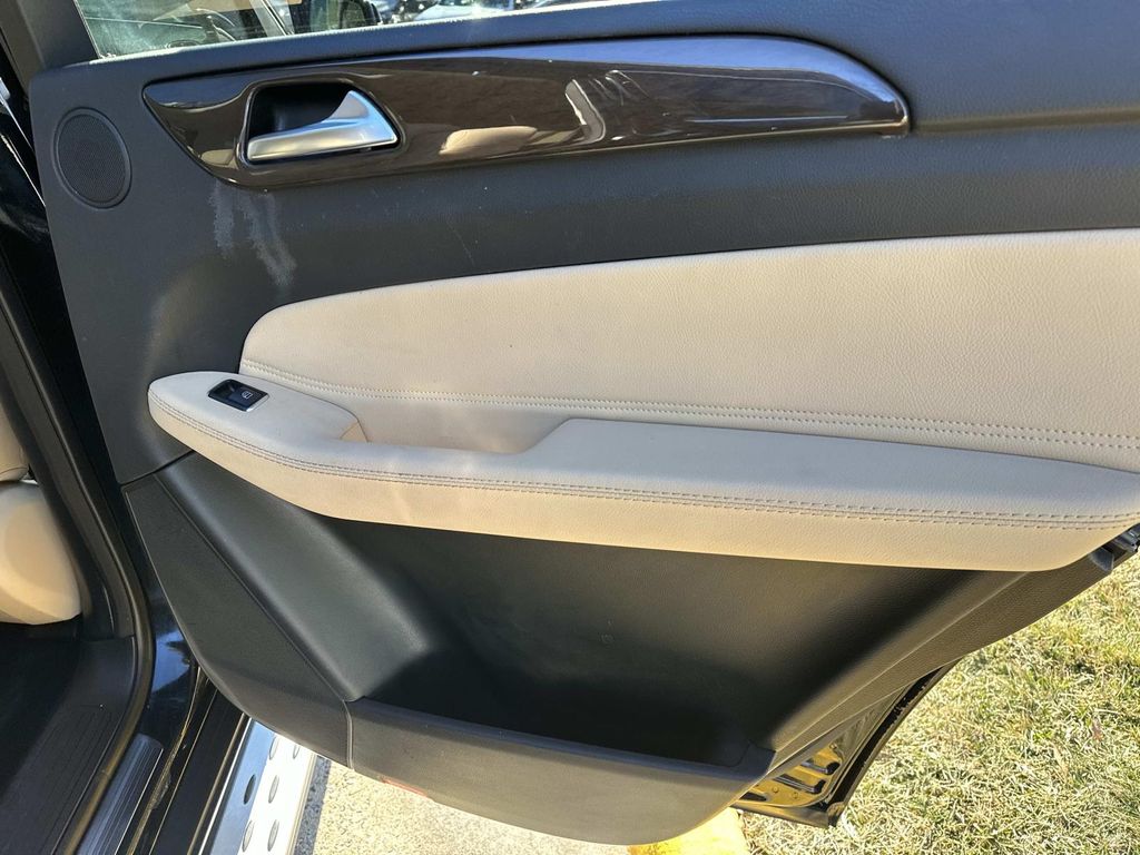 Thumbnail: 2018 Mercedes-Benz GLS - 22