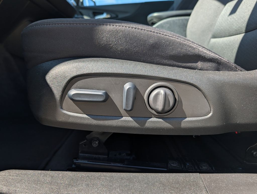 2024 Summit White Chevrolet Malibu LT FWD Sedan
