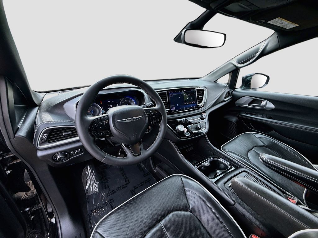 2025 Chrysler Pacifica Limited Black at Toyota of Victoria
