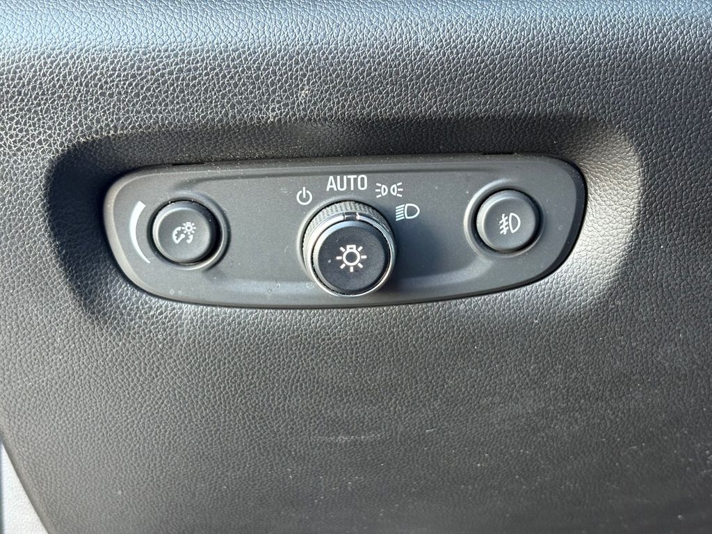 2019 Chevrolet Traverse 3LT Silver at North Houston Mitsubishi