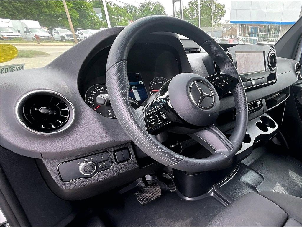 2025 Mercedes-Benz Sprinter 2500 — photo 21