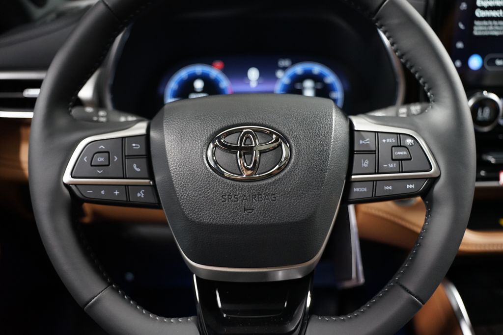 2025 Toyota Highlander Platinum 12