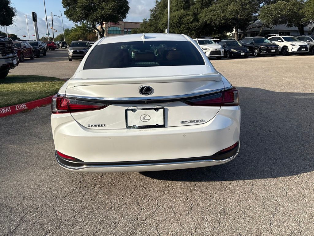 Thumbnail: 2023 Lexus ES - 4