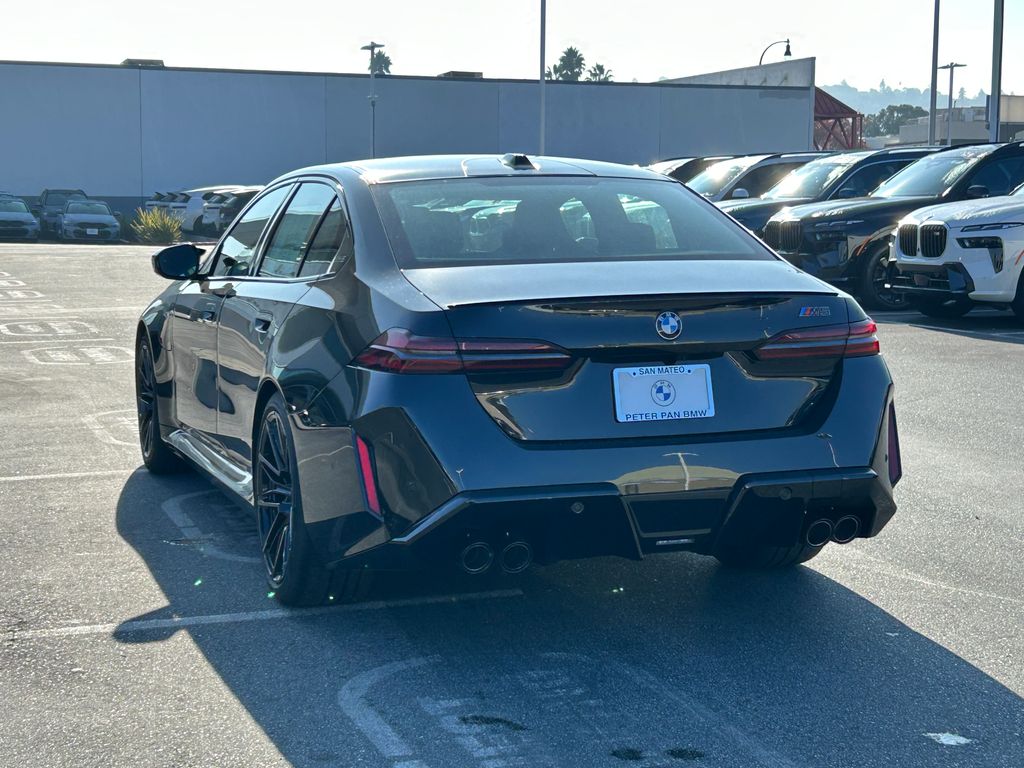 Thumbnail: 2026 BMW M5 - 3