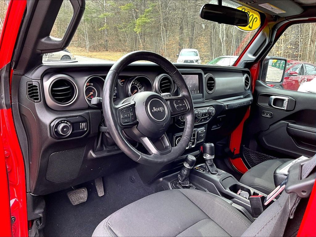 2023 Jeep Wrangler — photo 8