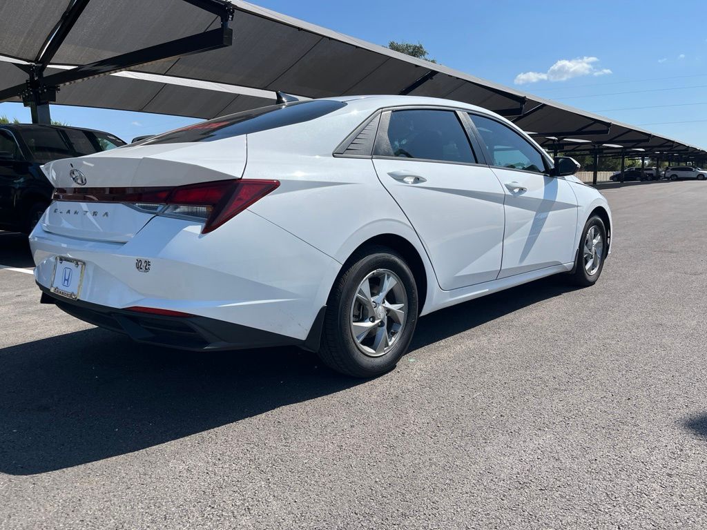 Thumbnail: 2023 Hyundai Elantra - 4