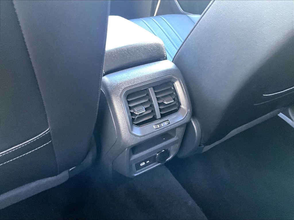 2024 Volkswagen Tiguan — photo 26