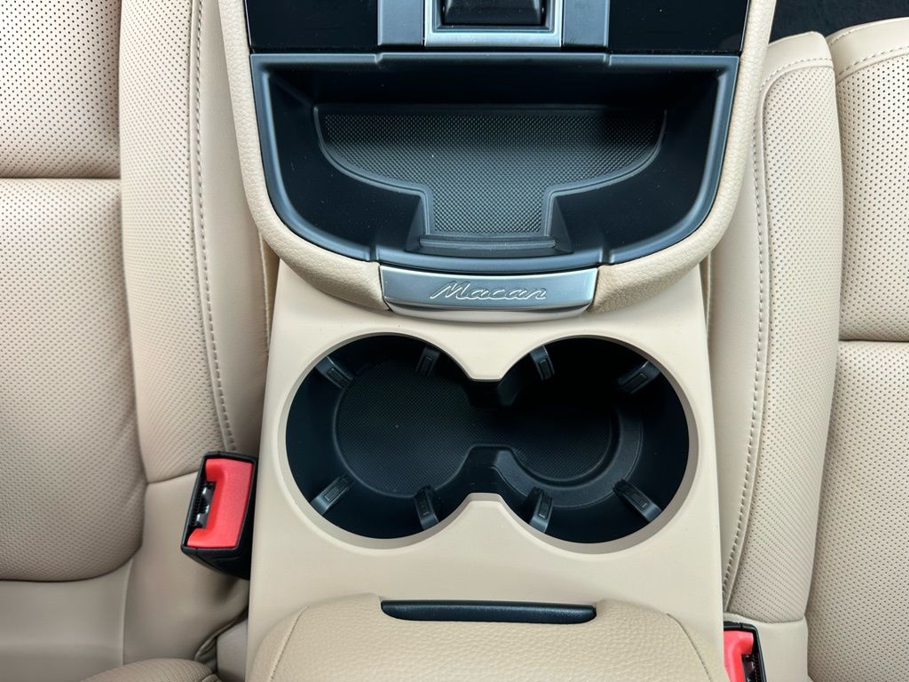 Thumbnail: 2026 Porsche Macan - 28