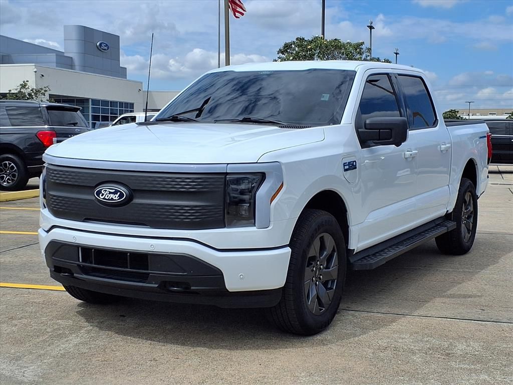 Oxford White 2025 Ford F-150 Lightning Flash SuperCrew AWD Pickup Truck All-Wheel Drive Automatic