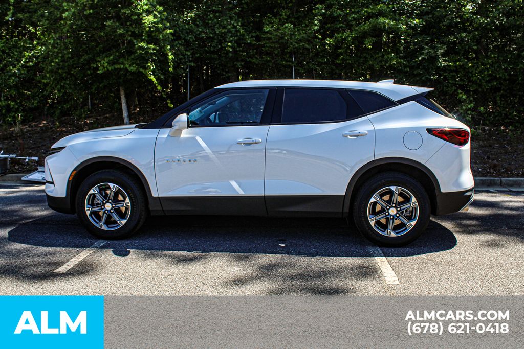 Used 2025 White Chevrolet LT image 7