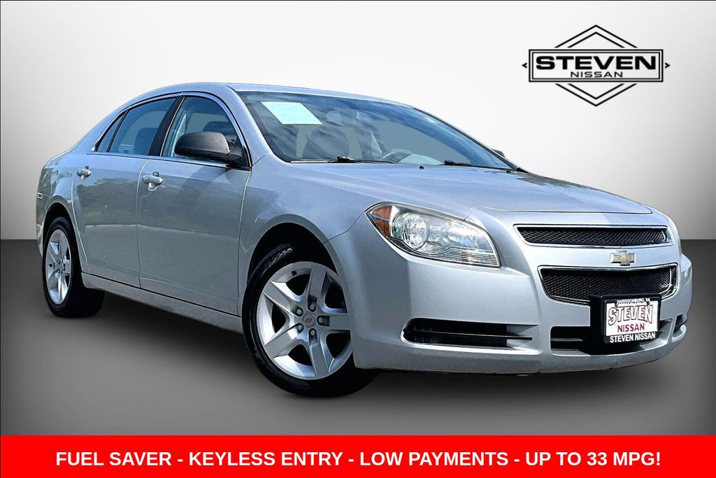 2011 Chevrolet Malibu Plata (Silver Ice Metallic) Sedán Tracción delantera 6 velocidades Automática marcha alta