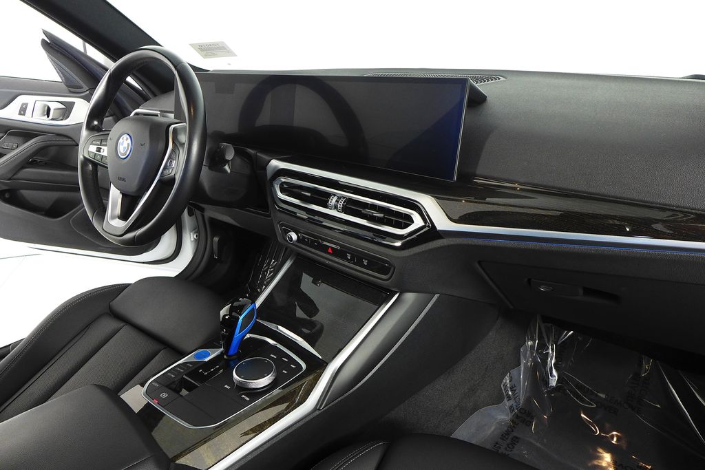 Thumbnail: 2023 BMW i4 - 13