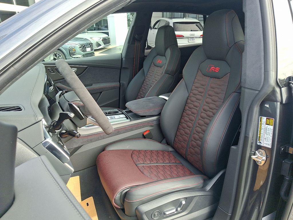 Thumbnail: 2026 Audi RS Q8 - 10