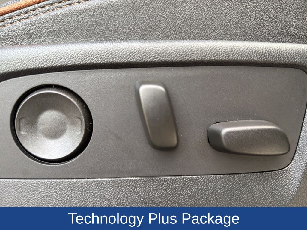 2023 GMC Canyon 4WD Crew Cab Short Box AT4