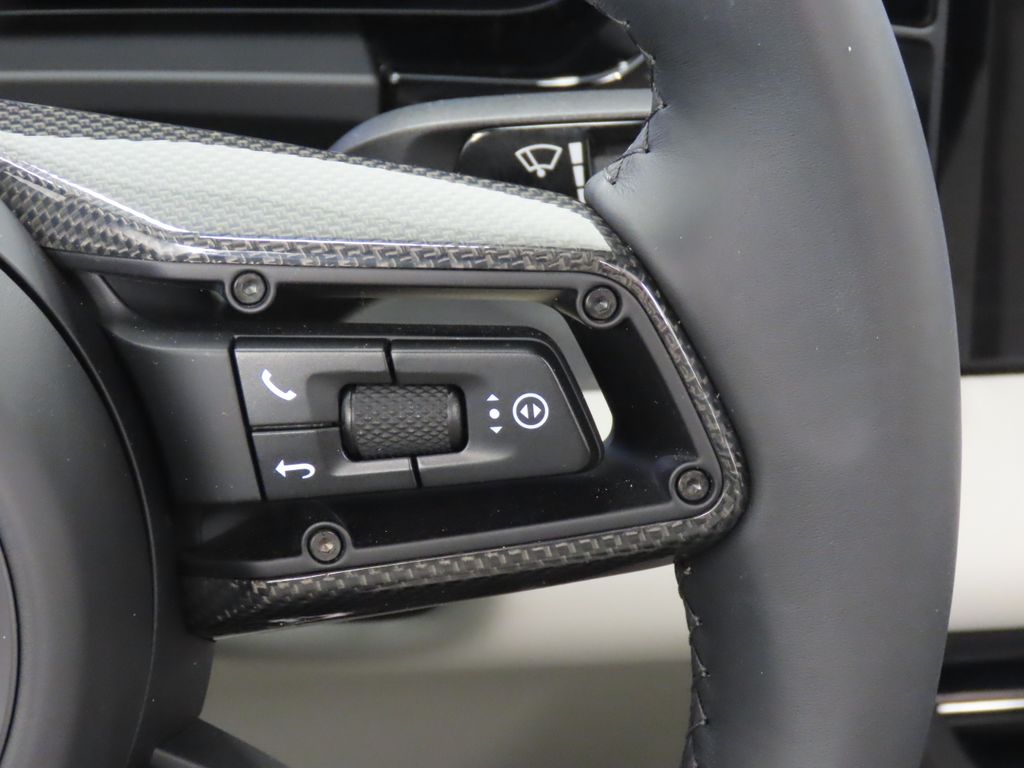 Thumbnail: 2025 Porsche Macan - 22