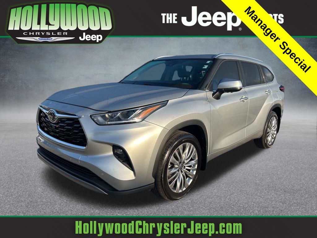 Celestial Silver Metallic 2024 Toyota Highlander SUV / Crossover Front-Wheel Drive 8-Speed Automatic