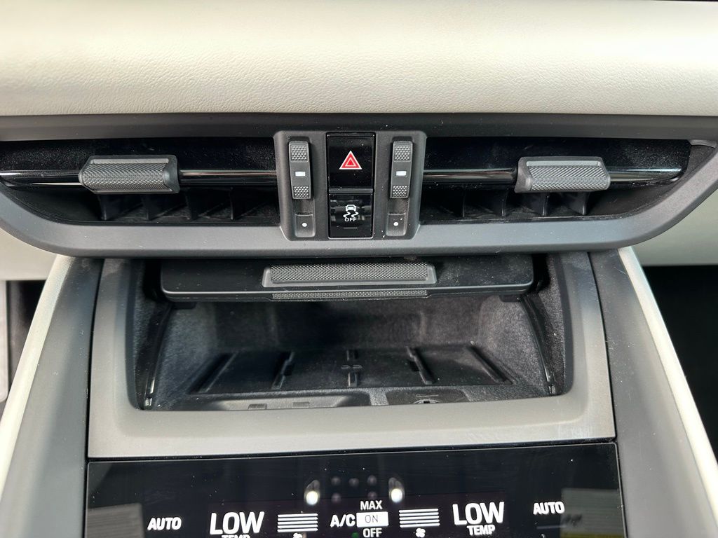 Thumbnail: 2025 Porsche Macan - 24