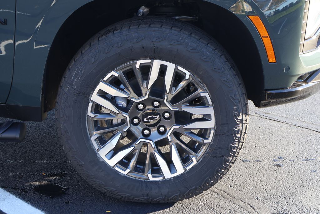 Thumbnail: 2026 Chevrolet Suburban - 11