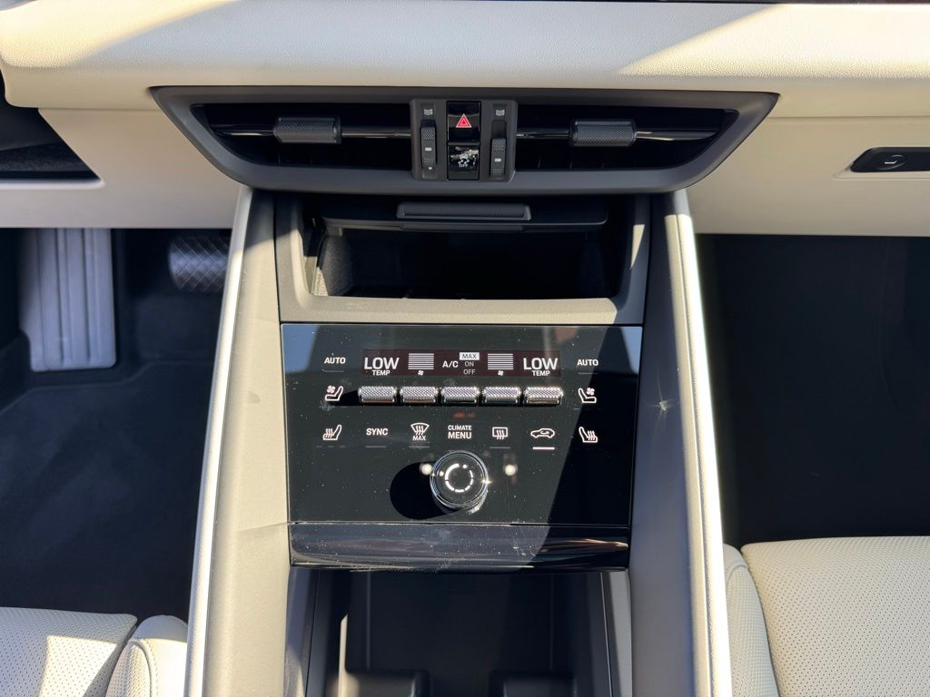 2024 Porsche Macan T 26