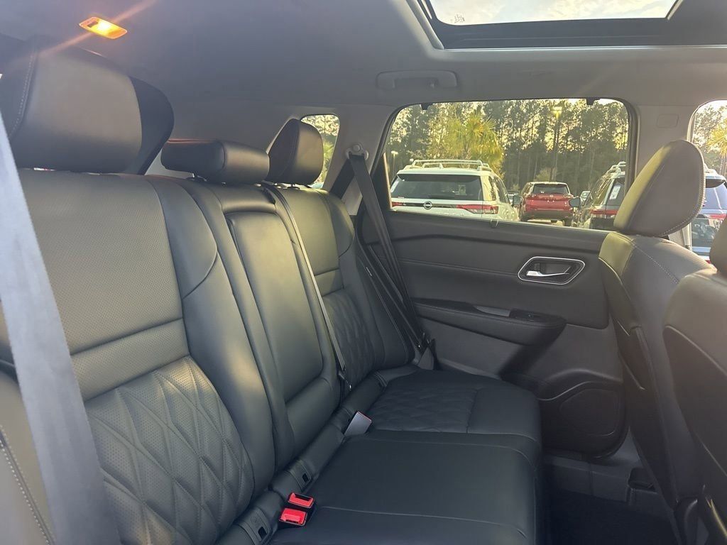 2025 Boulder Gray Pearl Nissan Rogue Platinum FWD SUV