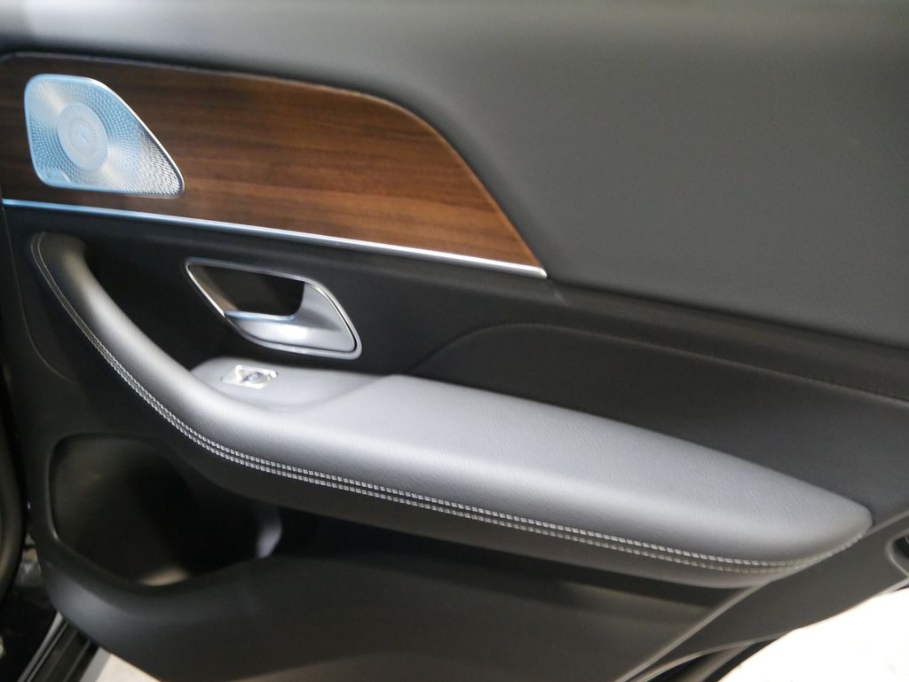 Thumbnail: 2026 Mercedes-Benz GLE - 30