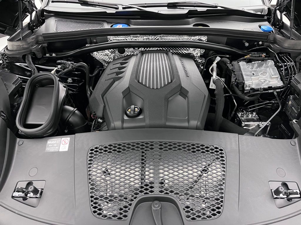 2025 Porsche Macan  31