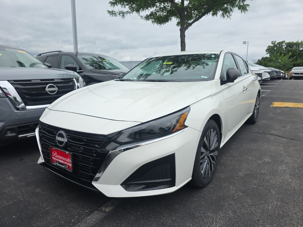 Glacier White 2025 Nissan Altima Sedan Front-Wheel Drive Continuously Variable Transmission