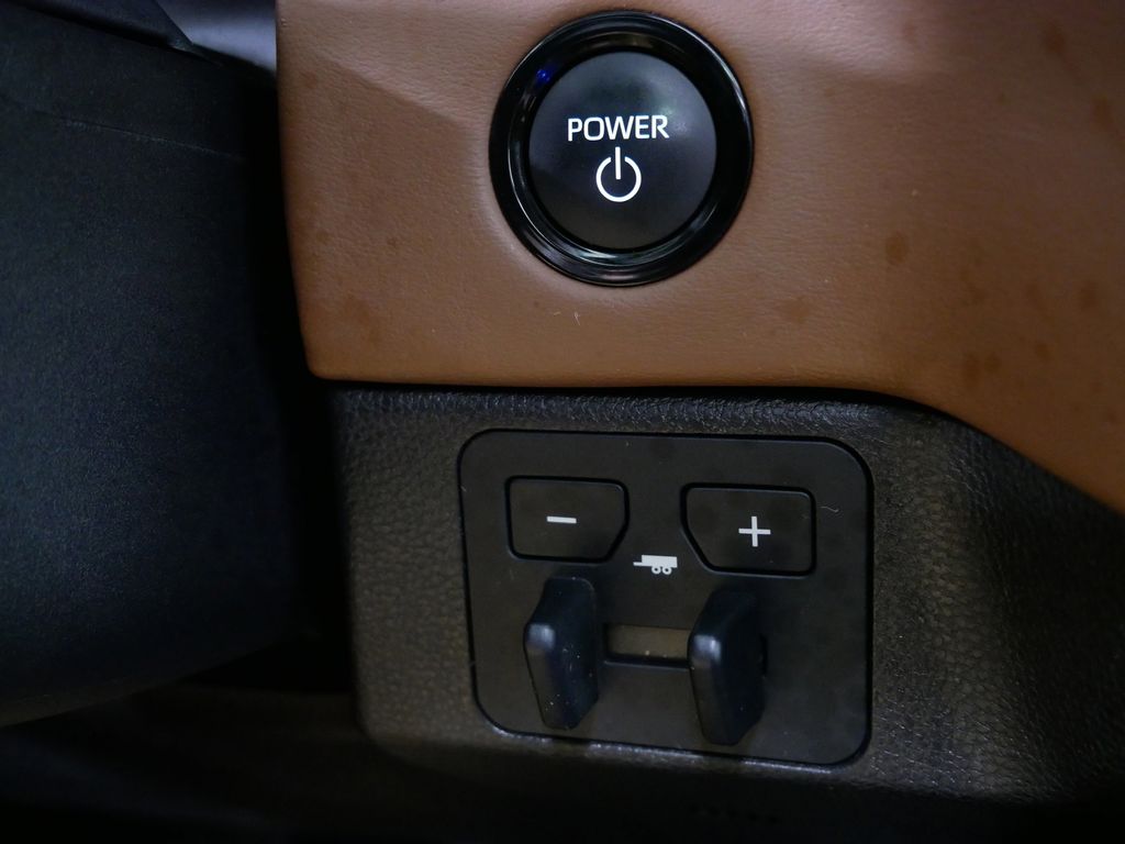 2025 Toyota Tundra 1794 Edition - Photo 31