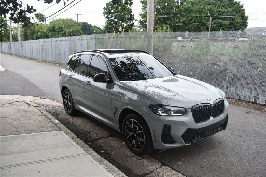 View vehicle photo 4