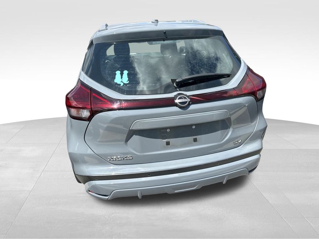2022 Boulder Gray Pearl Nissan Kicks SV FWD SUV