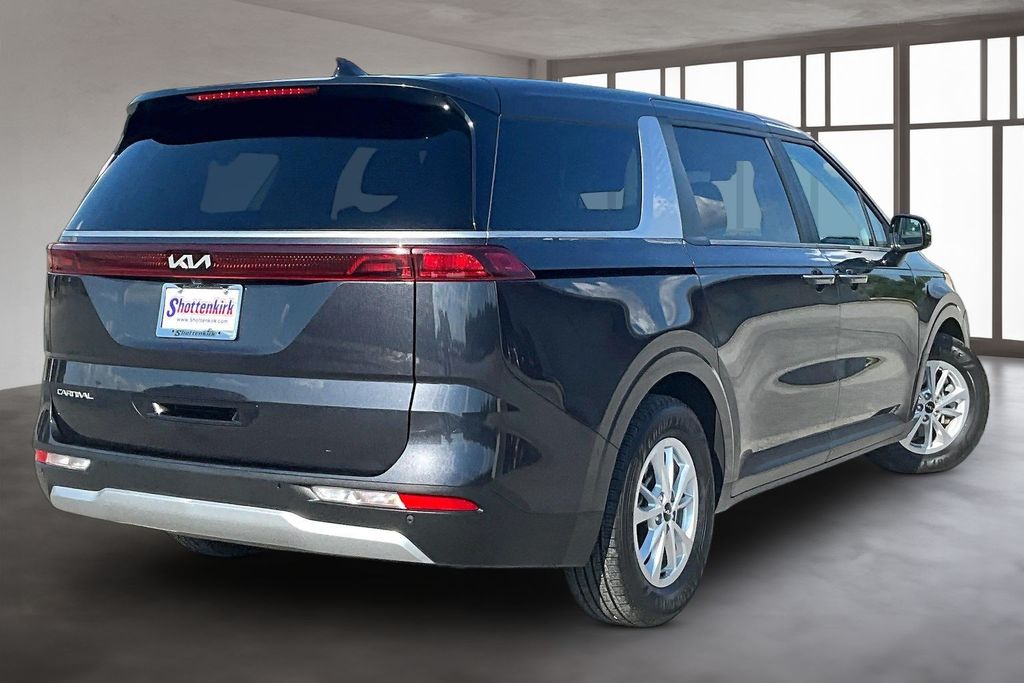 Used 2024 Kia Carnival Van