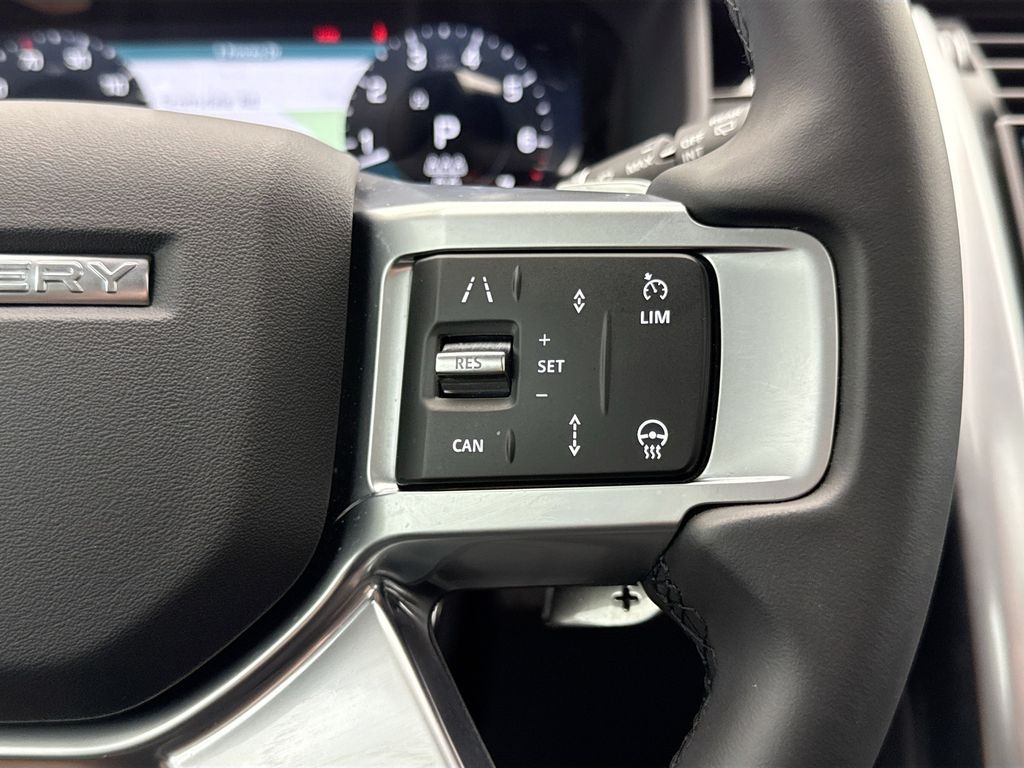 Thumbnail: 2025 Land Rover Discovery - 12