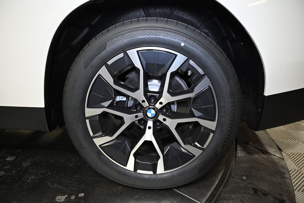 Thumbnail: 2025 BMW X3 - 12